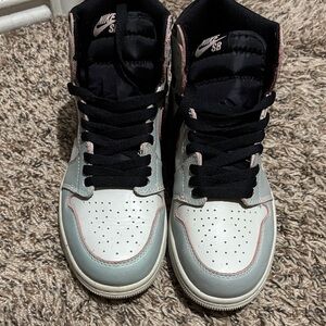 Nike SB High-Tops in Gray and Black with Pink Highlights